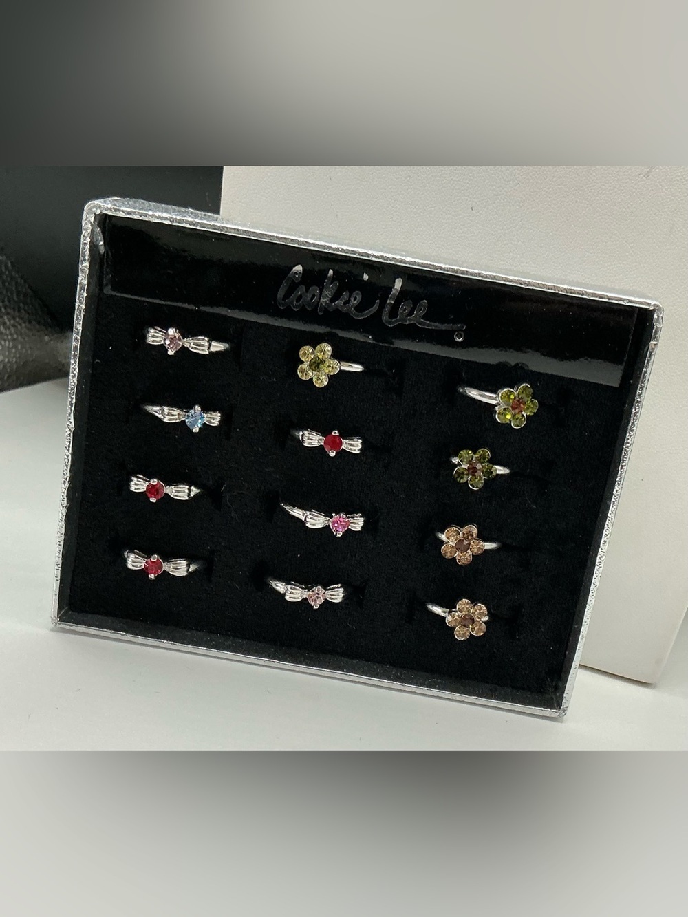 COOKIE LEE MULTI COLOR FLOWER RHINESTONE RING SET VARIOS SUZES AND ADJUSTABLE